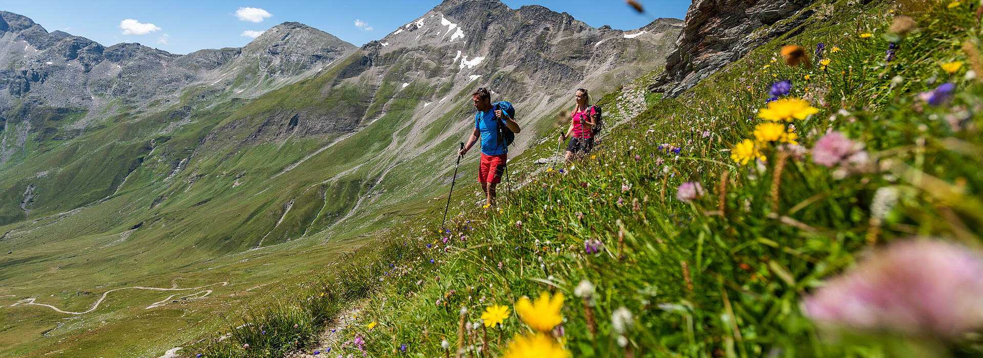 Pärchen beim Wandern am Tauernhöhenweg