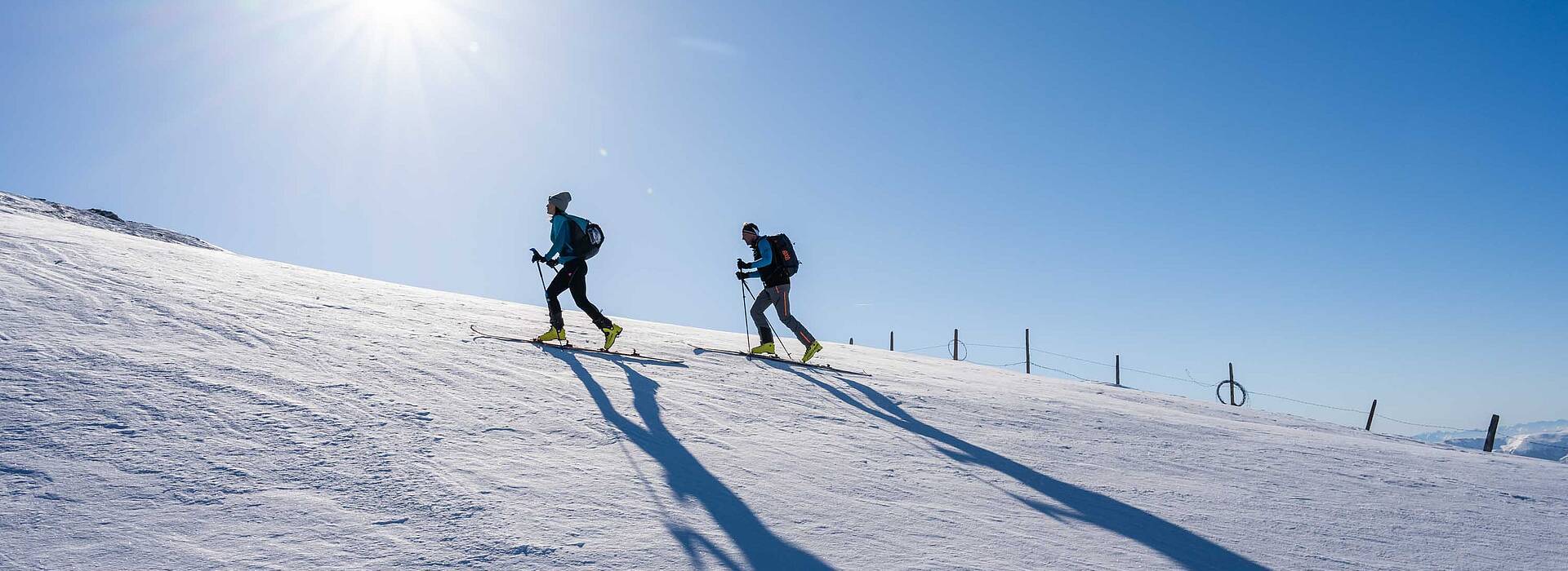 Zwei Skitourengeher am Nockberge Trail unterwegs